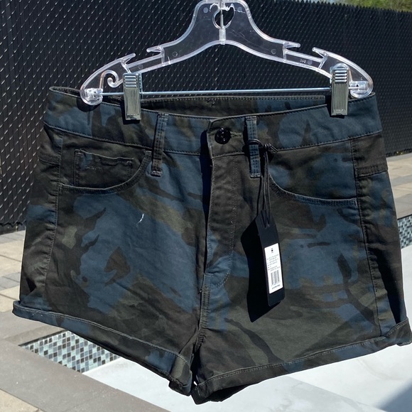 G-Star never worn mini shorts - Picture 3 of 3
